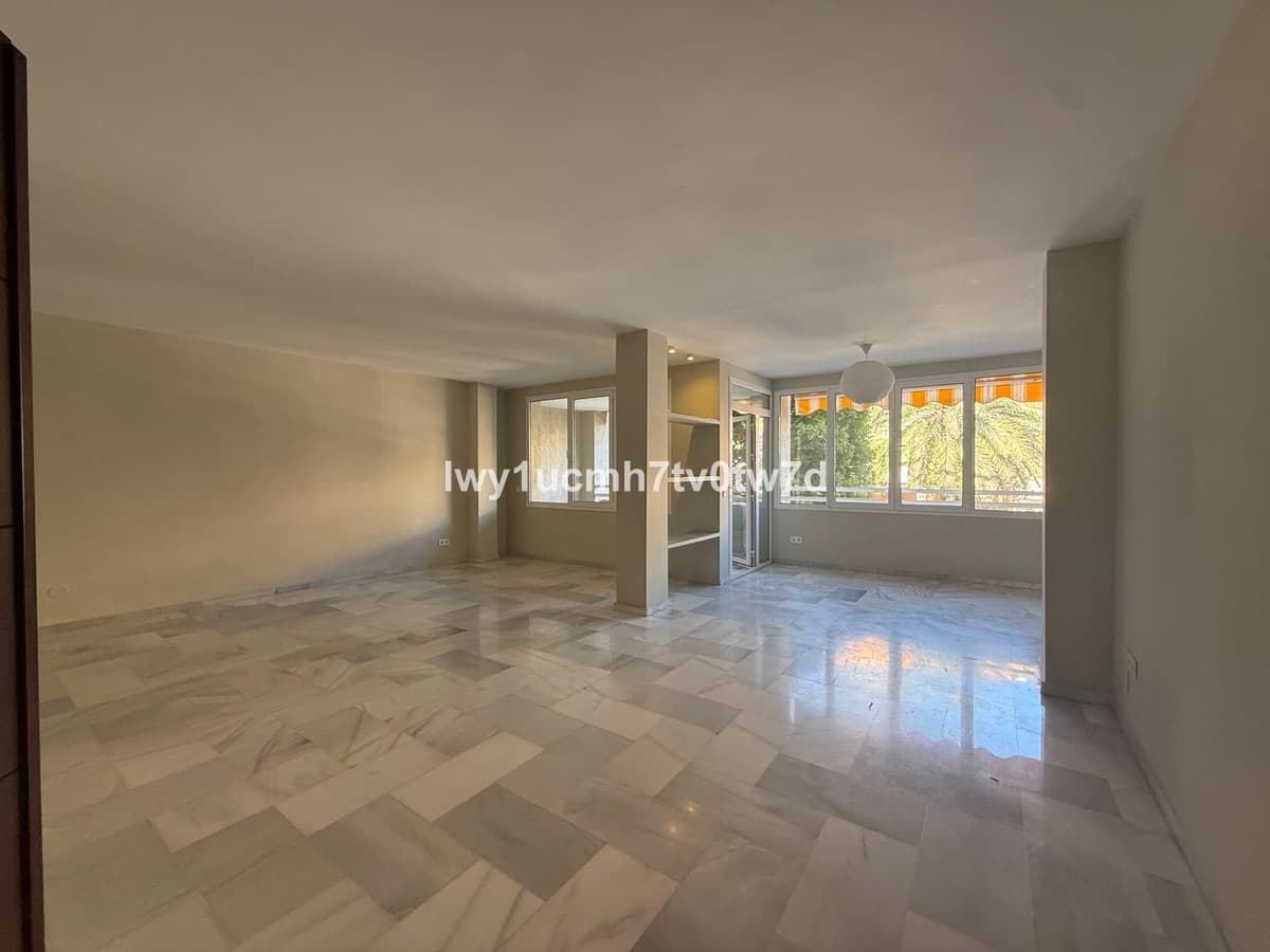 Middle Floor Apartment in Limonar — photo 2 of 10