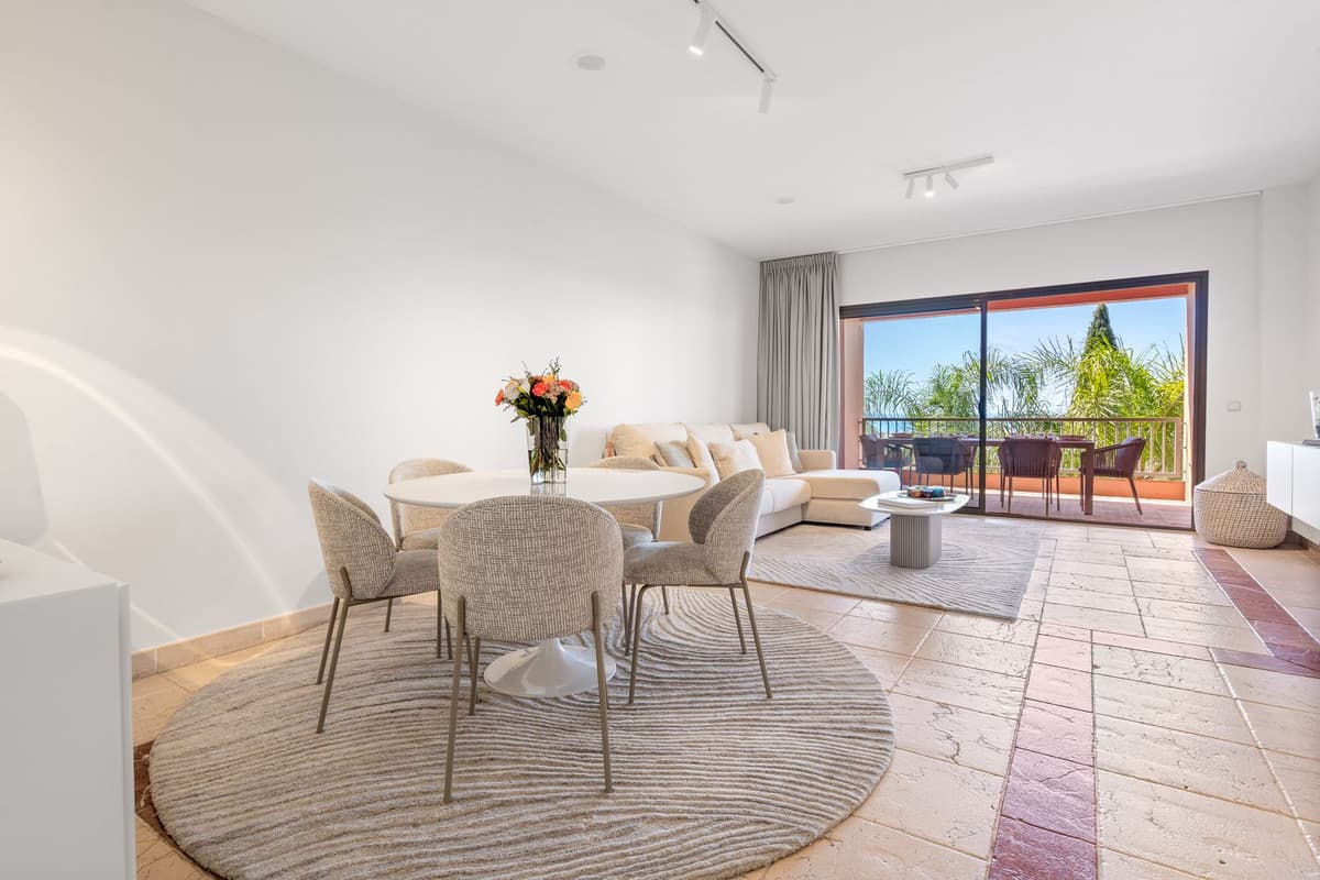 Middle Floor Apartment in Benahavís — photo 6 of 10