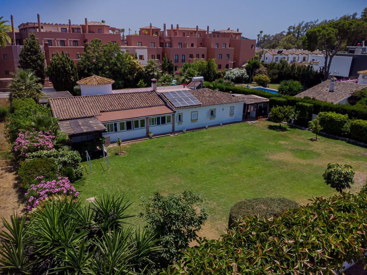 Detached Villa in San Pedro de Alcántara — photo 3 of 10