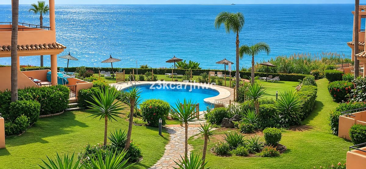 Middle Floor Apartment in Estepona — photo 1 of 10
