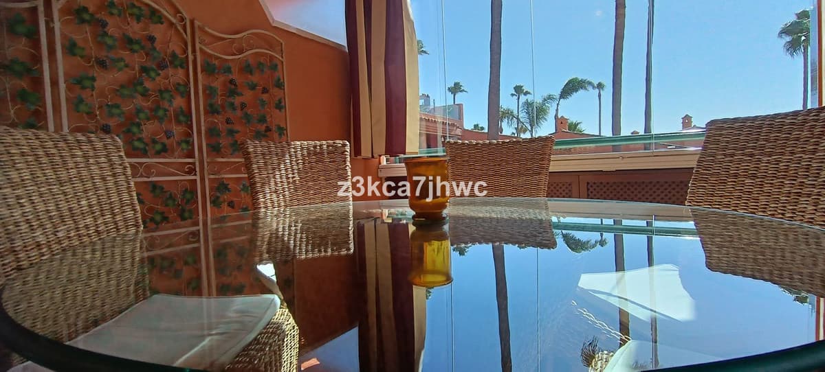 Middle Floor Apartment in Estepona — photo 9 of 10