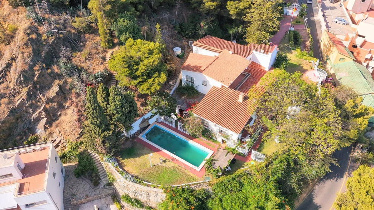 Detached Villa in Málaga — photo 1 of 10