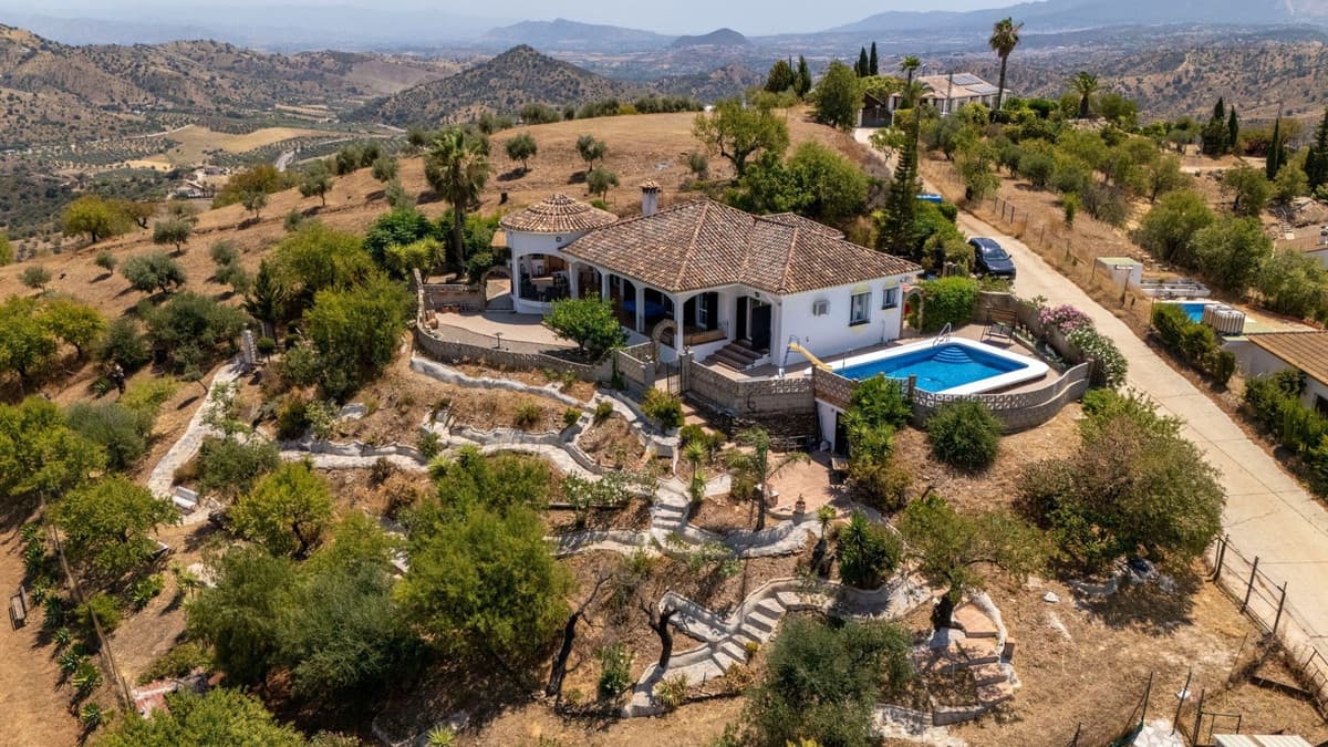 Cortijo in Guaro — photo 1 of 10