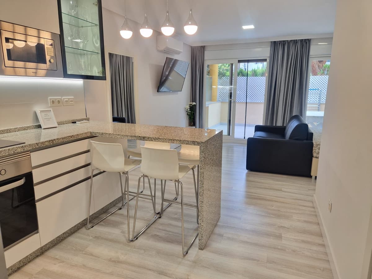 Ground Floor Apartment in Elviria — photo 2 of 10