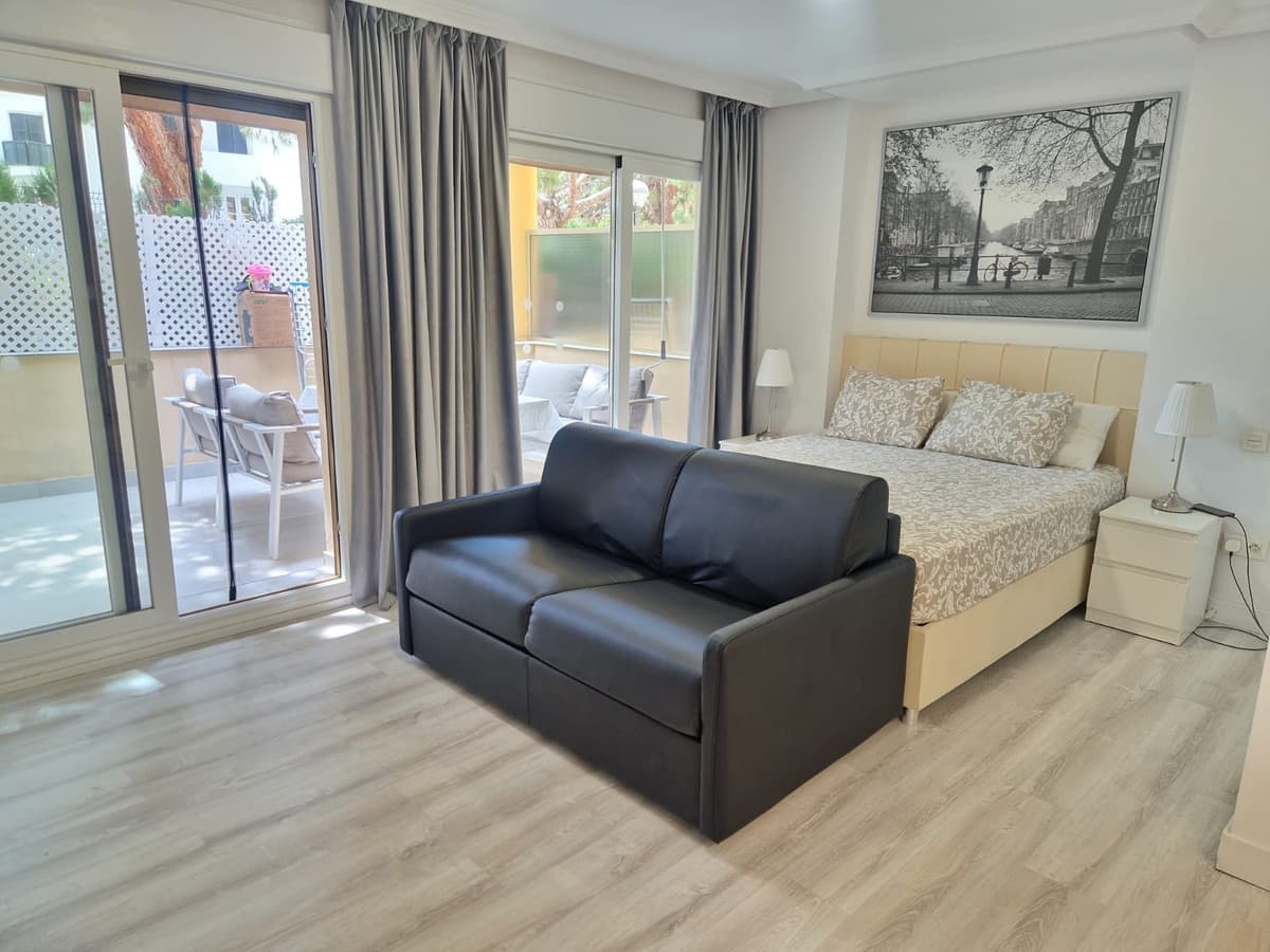 Ground Floor Apartment in Elviria — photo 3 of 10