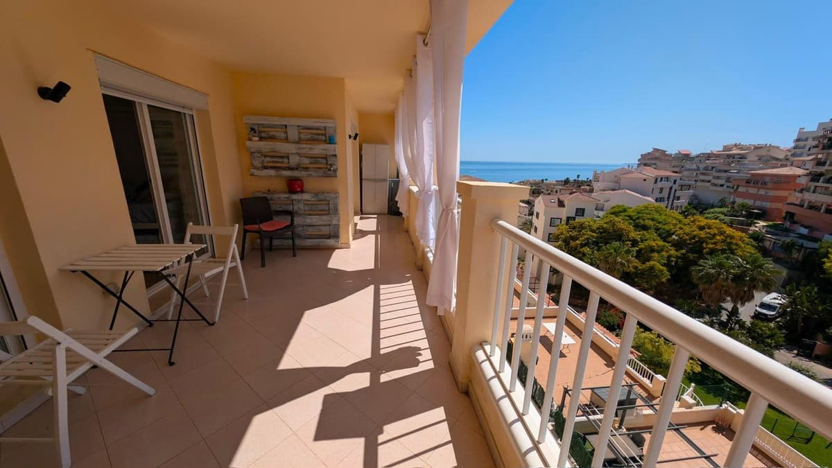 Middle Floor Apartment in Torrequebrada — photo 8 of 10