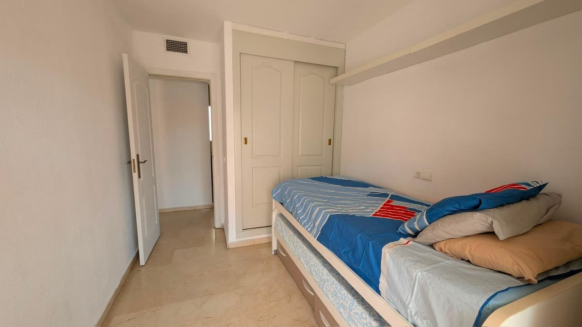 Middle Floor Apartment in Torrequebrada — photo 9 of 10