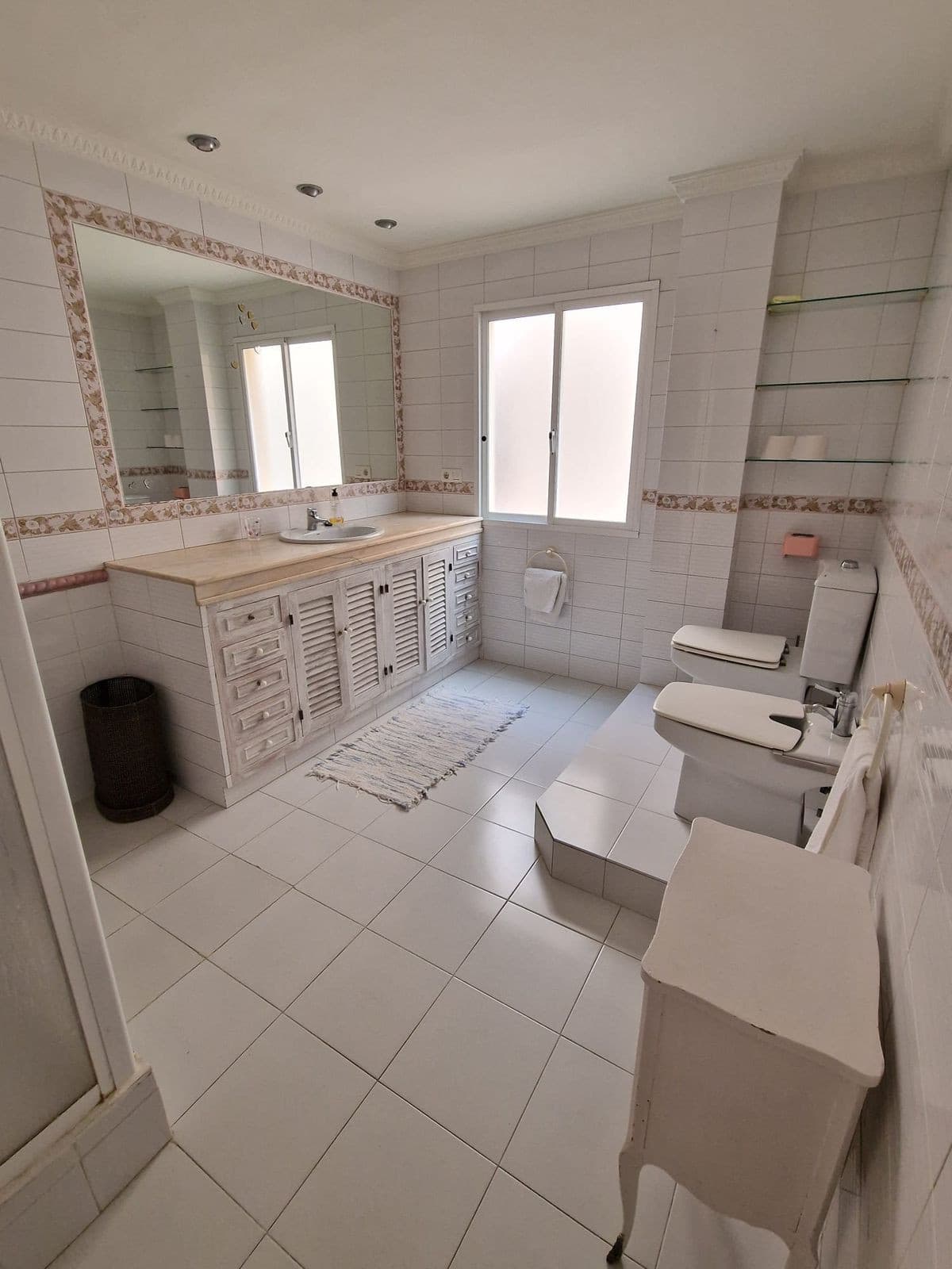 Middle Floor Apartment in Estepona — photo 7 of 10
