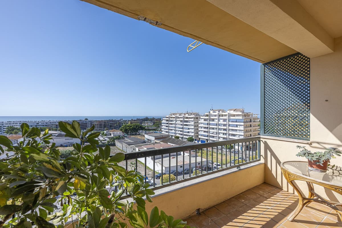 Middle Floor Apartment in San Pedro de Alcántara — photo 1 of 10