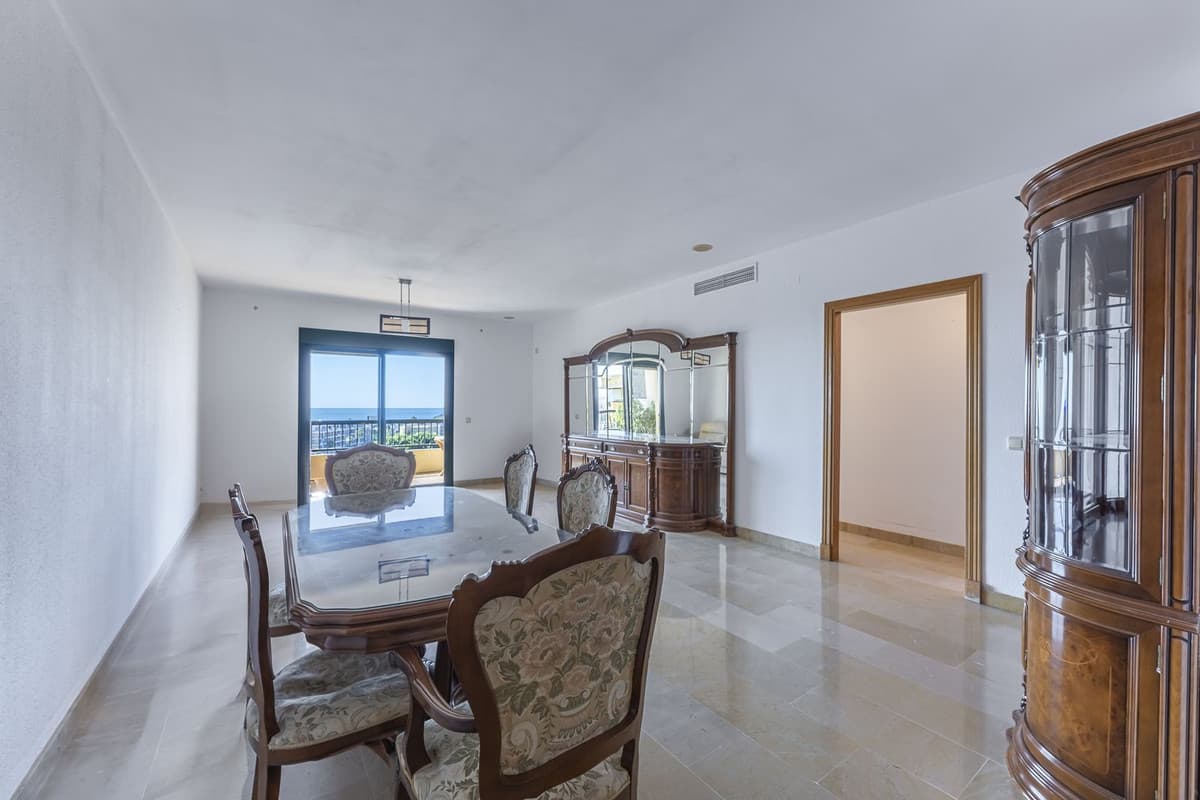 Middle Floor Apartment in San Pedro de Alcántara — photo 8 of 10