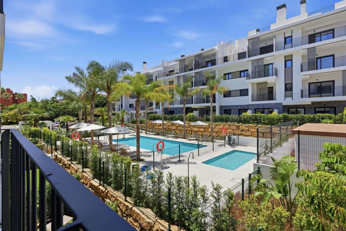 Middle Floor Apartment in Estepona — photo 1 of 10