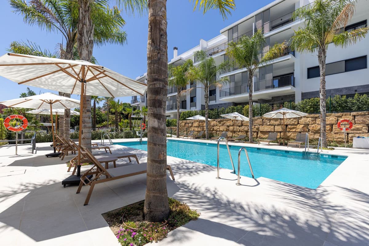 Middle Floor Apartment in Estepona — photo 4 of 10