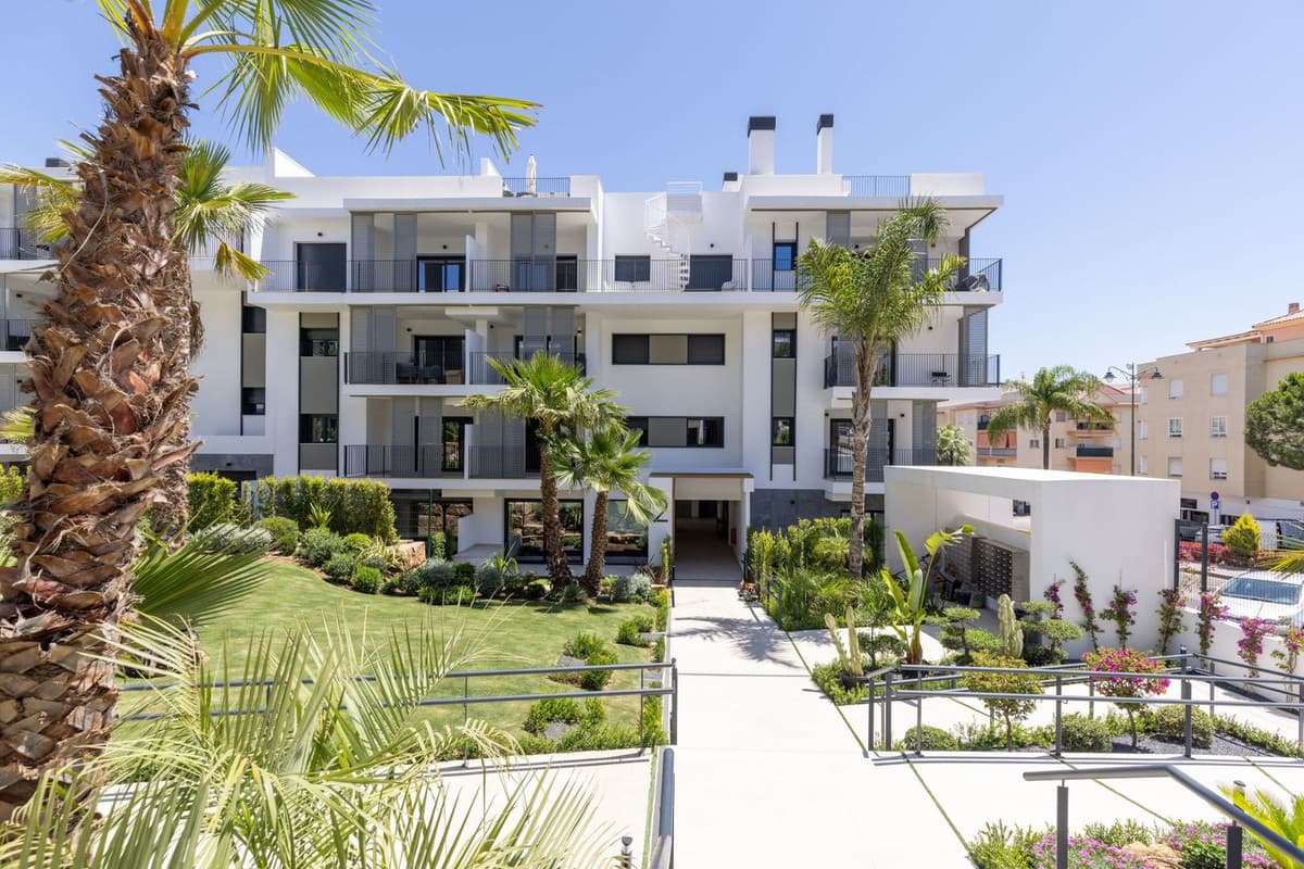 Middle Floor Apartment in Estepona — photo 5 of 10