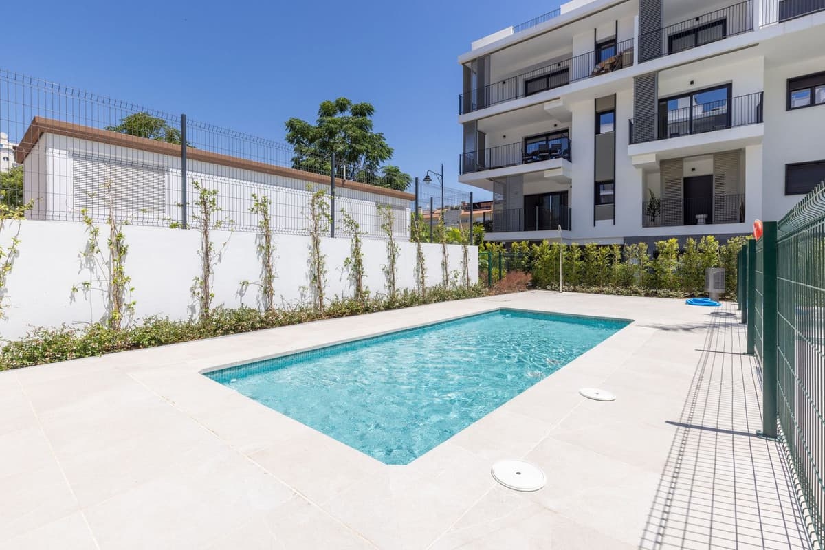 Middle Floor Apartment in Estepona — photo 7 of 10
