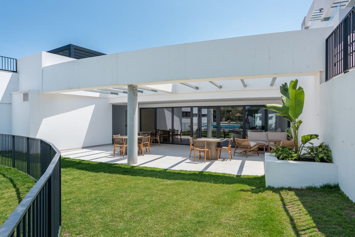 Ground Floor Apartment in Estepona — photo 3 of 10