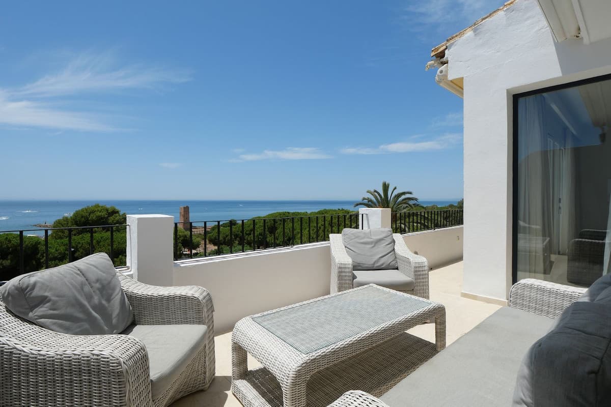 Top Floor Apartment in Puerto de Cabopino — photo 1 of 10