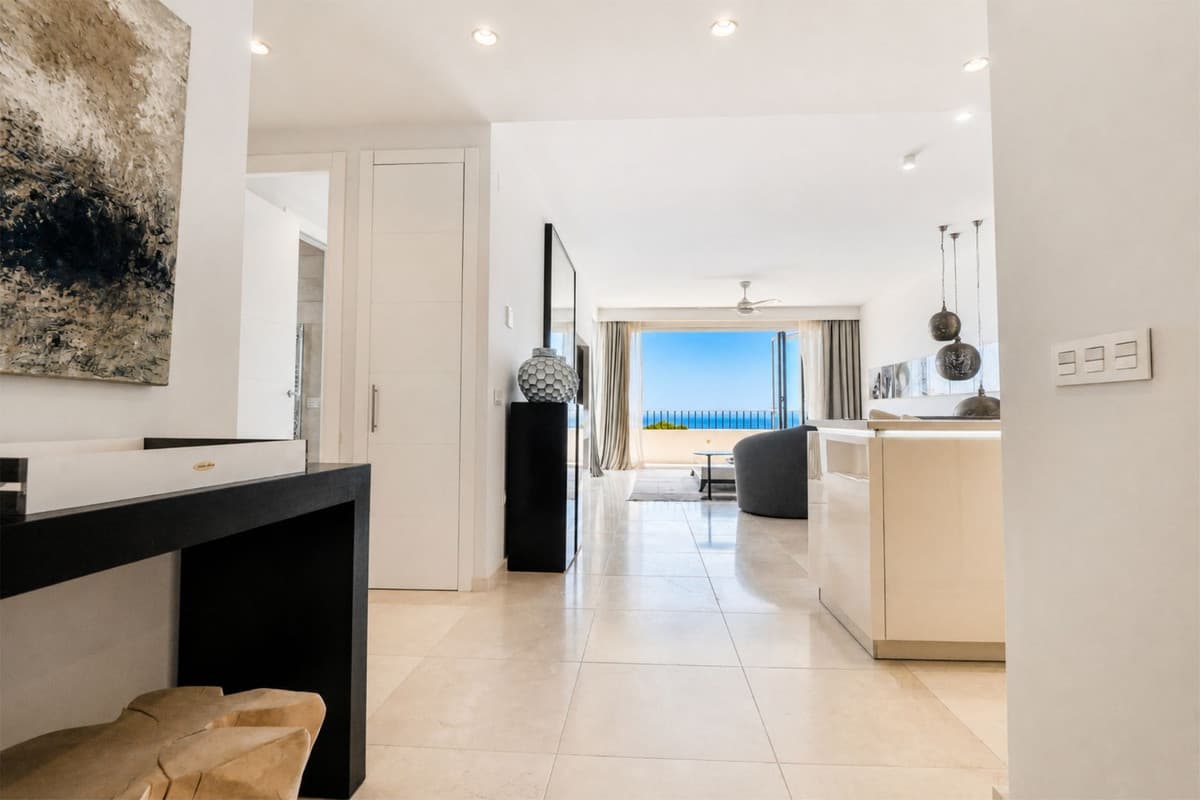 Top Floor Apartment in Puerto de Cabopino — photo 2 of 10