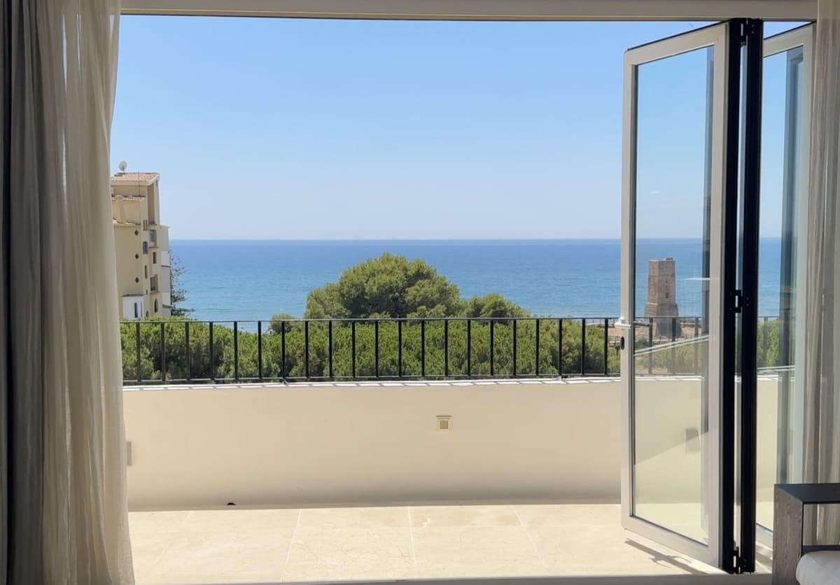 Top Floor Apartment in Puerto de Cabopino — photo 5 of 10