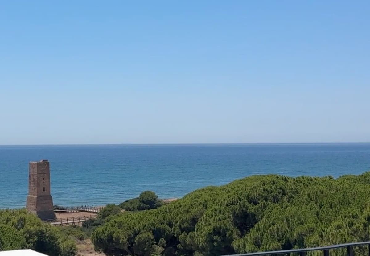 Top Floor Apartment in Puerto de Cabopino — photo 9 of 10