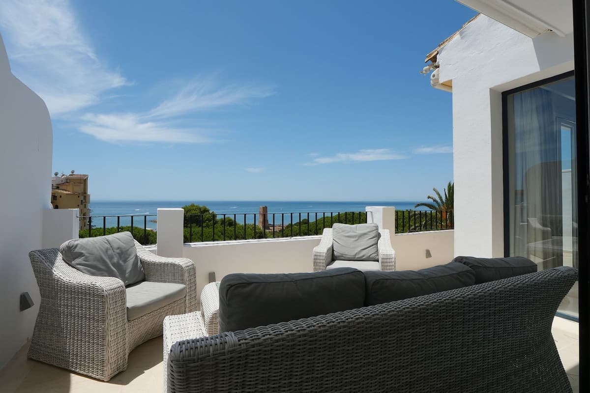 Top Floor Apartment in Puerto de Cabopino — photo 10 of 10