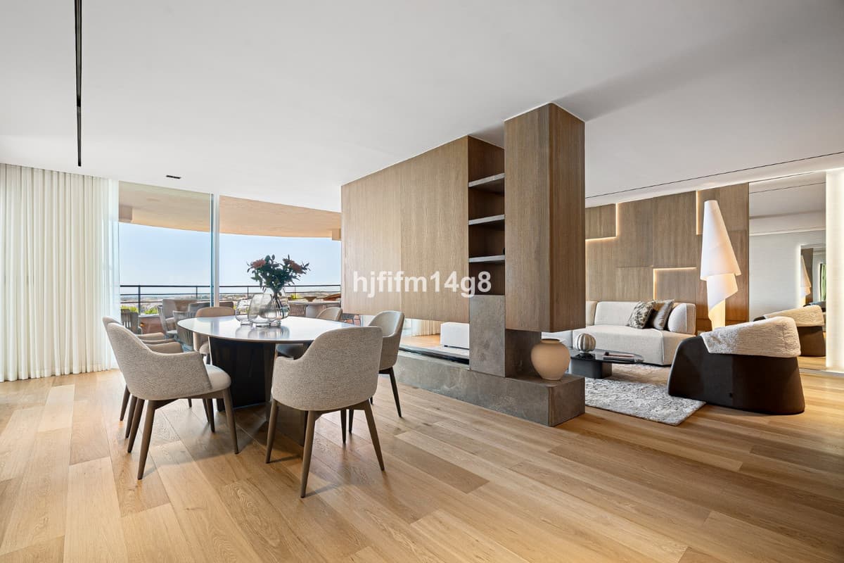 Middle Floor Apartment in Nueva Andalucía — photo 3 of 10