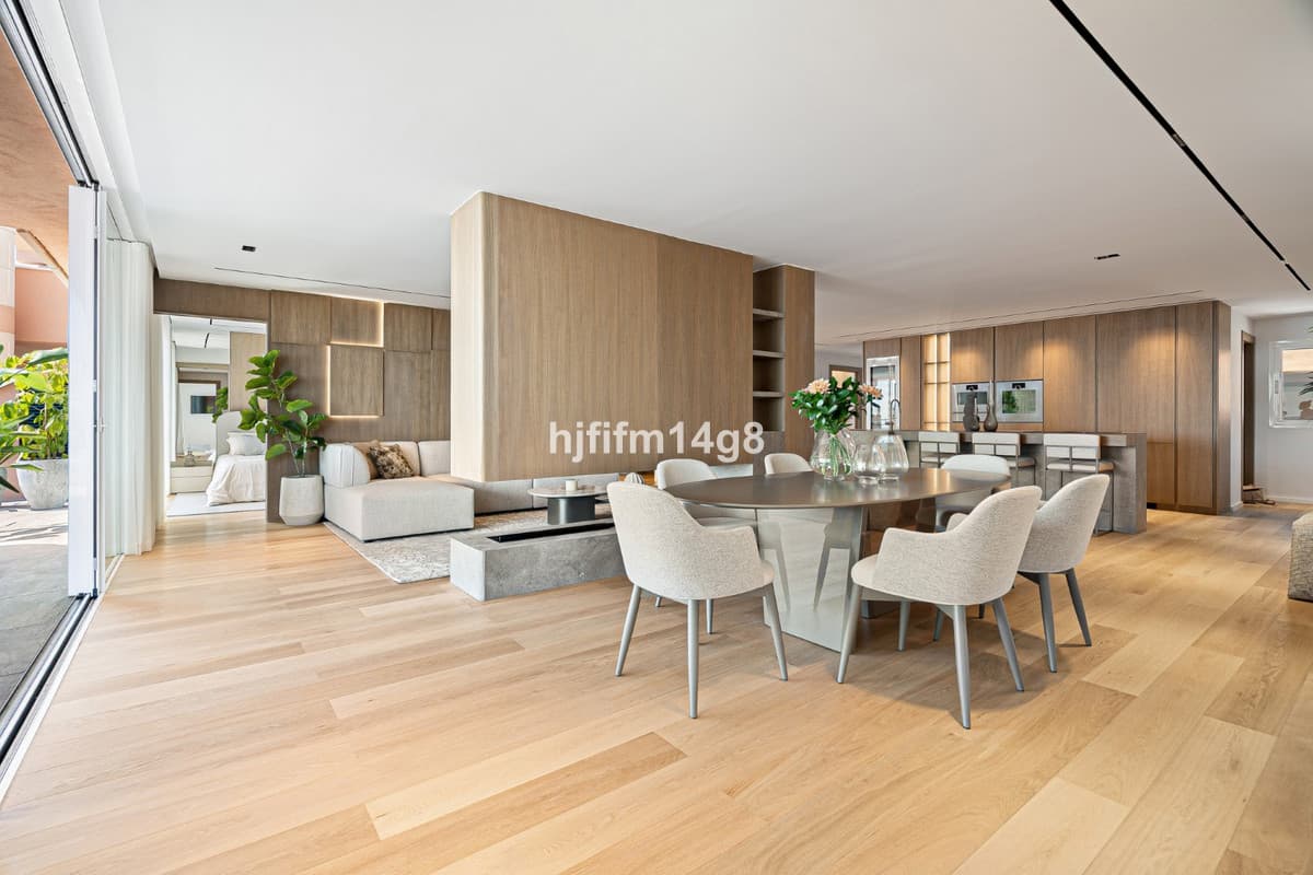 Middle Floor Apartment in Nueva Andalucía — photo 4 of 10