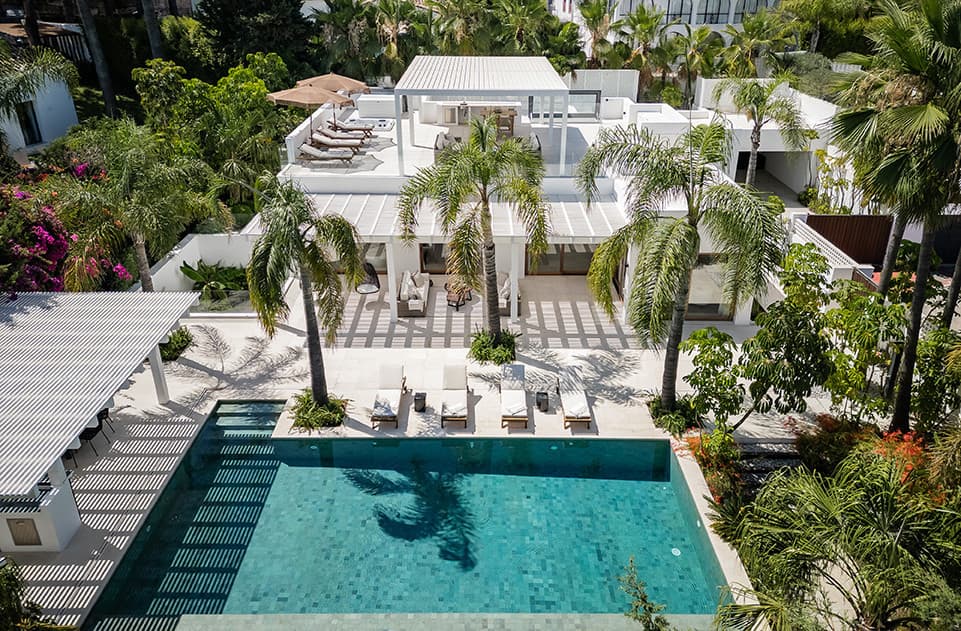 Detached Villa in Las Brisas — photo 1 of 10
