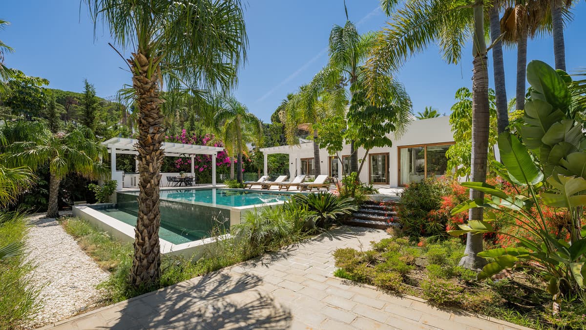 Detached Villa in Las Brisas — photo 3 of 10