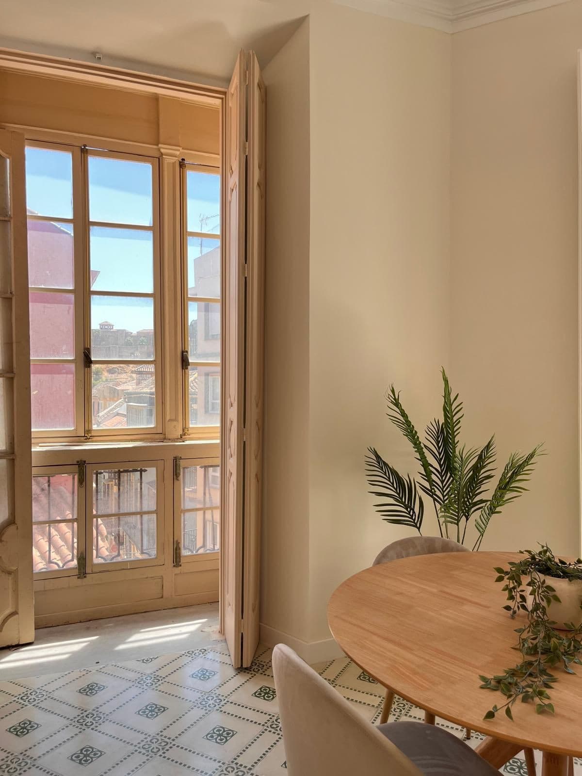 Middle Floor Apartment in Málaga — photo 9 of 10
