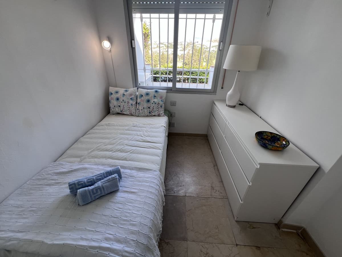 Townhouse in El Paraiso — photo 8 of 10