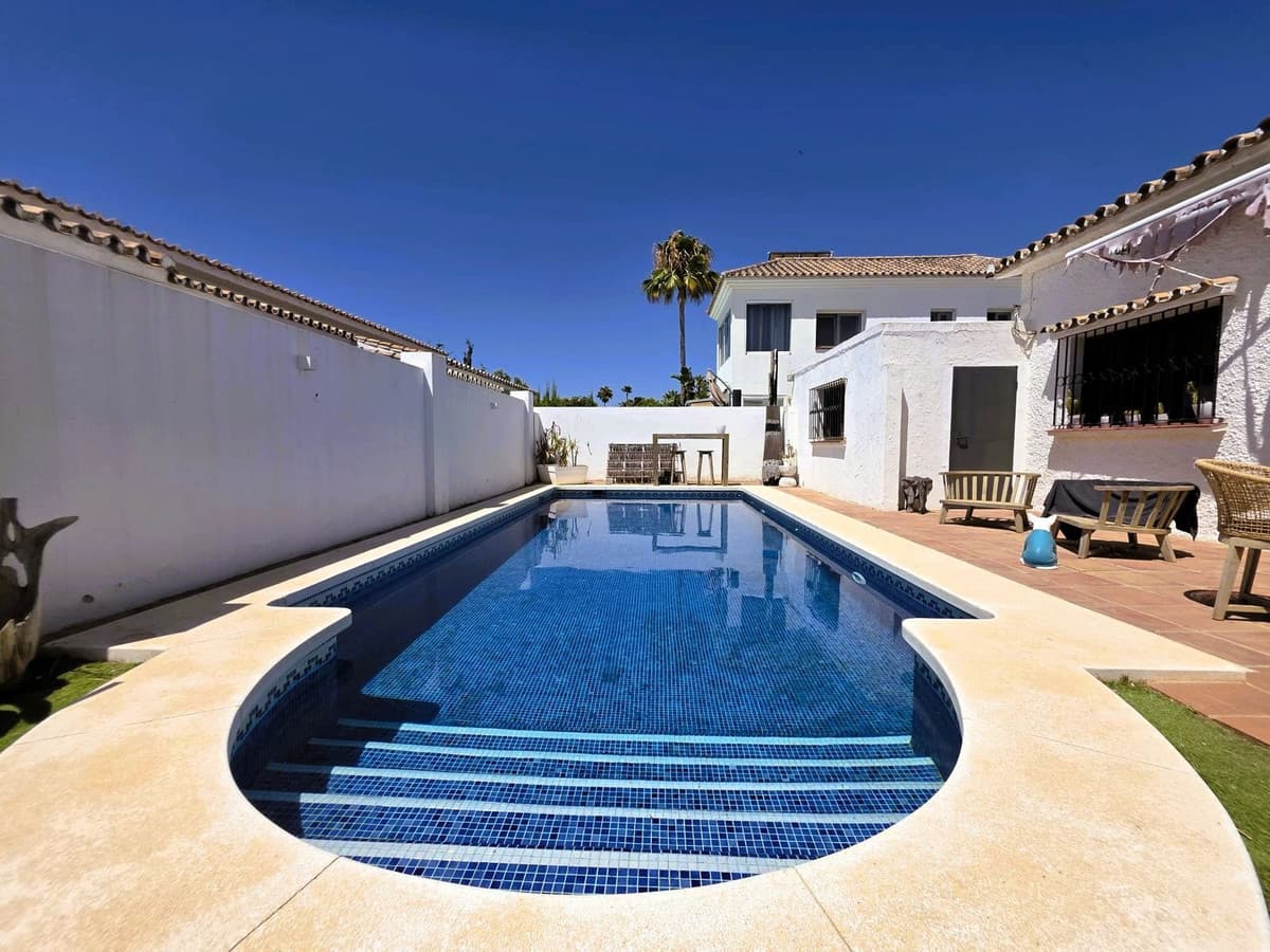 Detached Villa in Estepona — photo 2 of 10