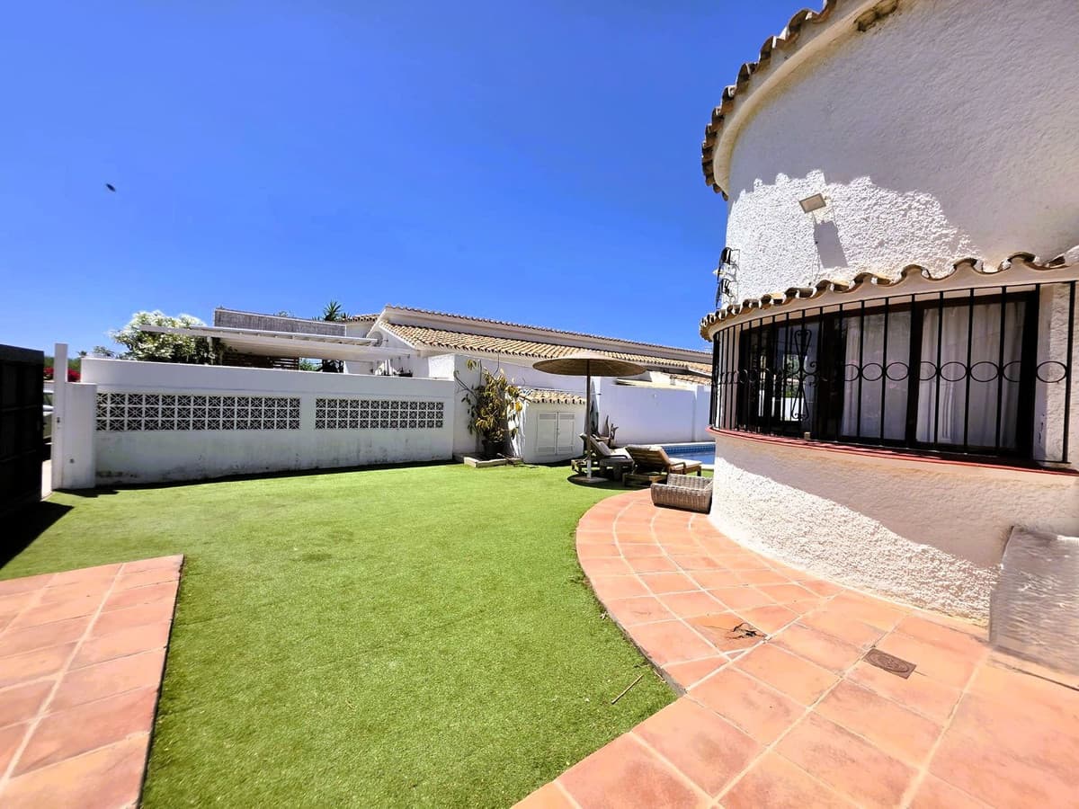 Detached Villa in Estepona — photo 3 of 10