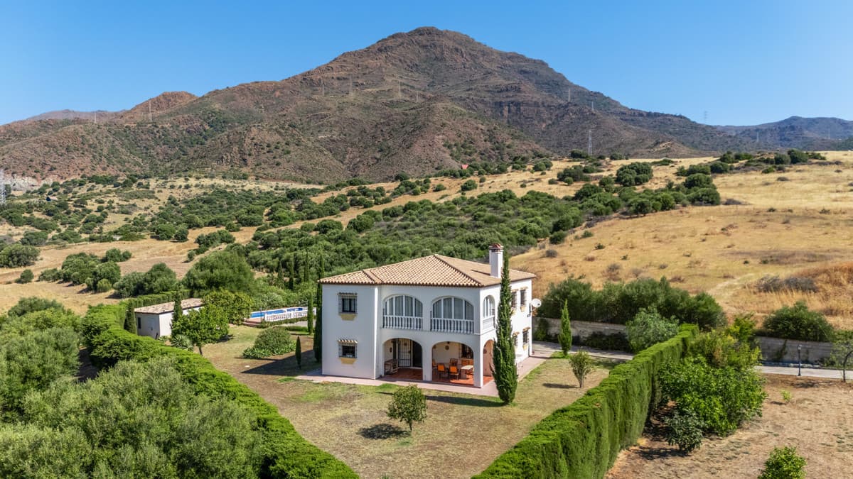 Detached Villa in Estepona — photo 1 of 10
