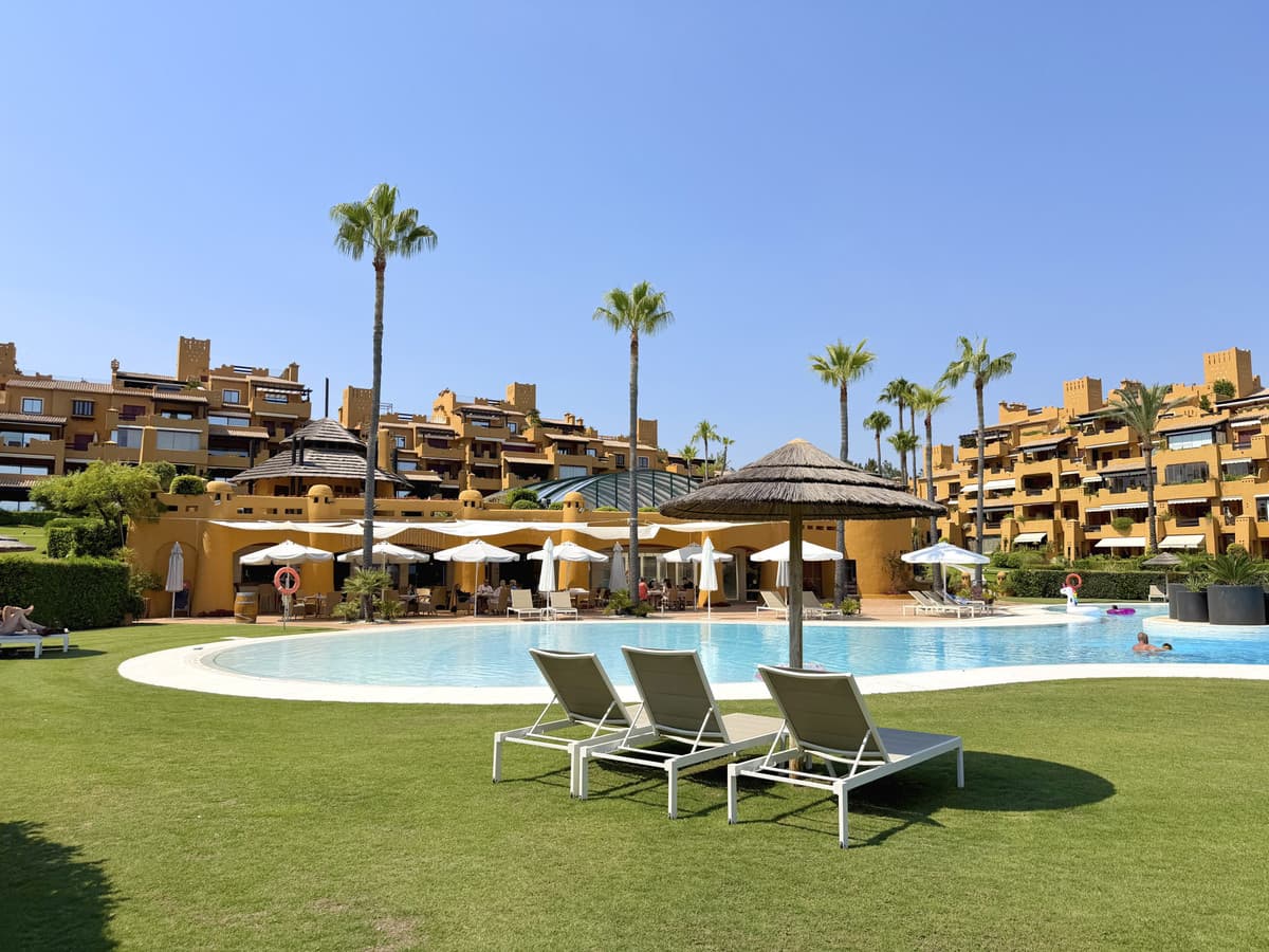 Middle Floor Apartment in Estepona — photo 1 of 10