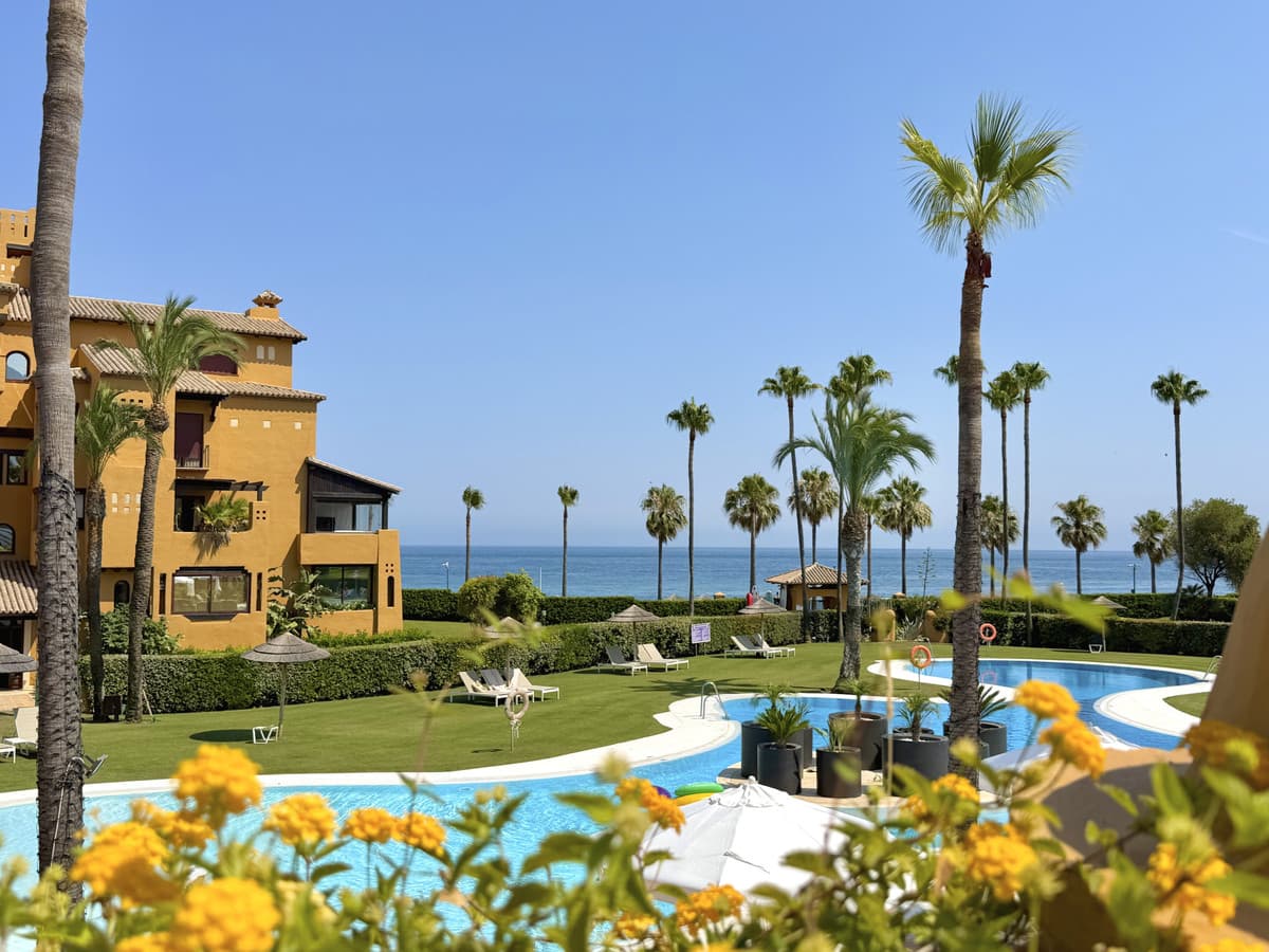 Middle Floor Apartment in Estepona — photo 2 of 10