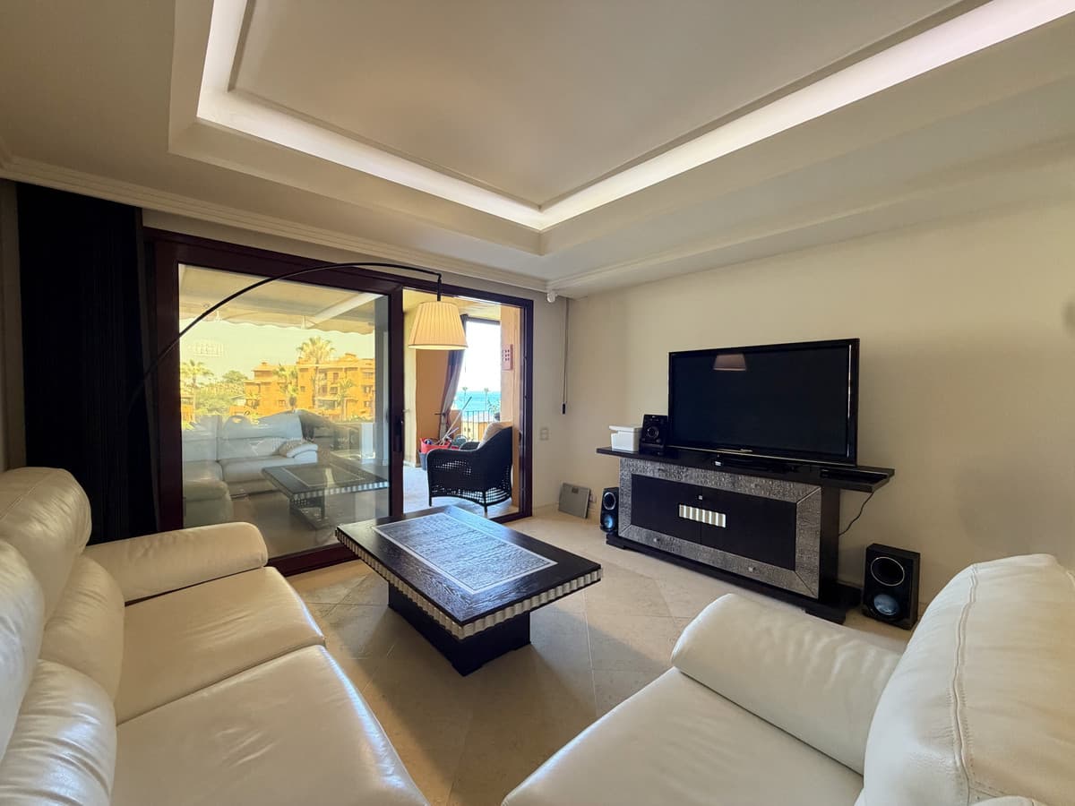 Middle Floor Apartment in Estepona — photo 3 of 10