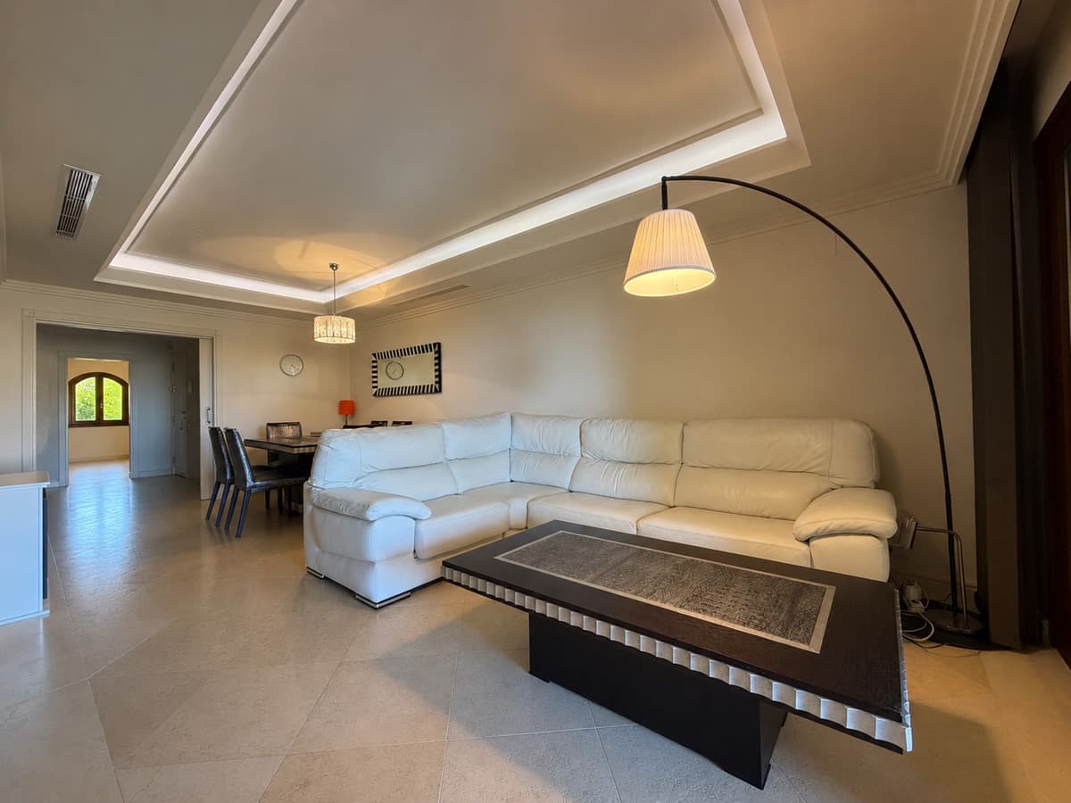 Middle Floor Apartment in Estepona — photo 4 of 10