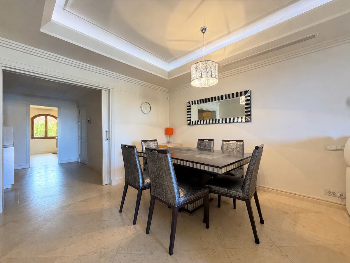 Middle Floor Apartment in Estepona — photo 6 of 10