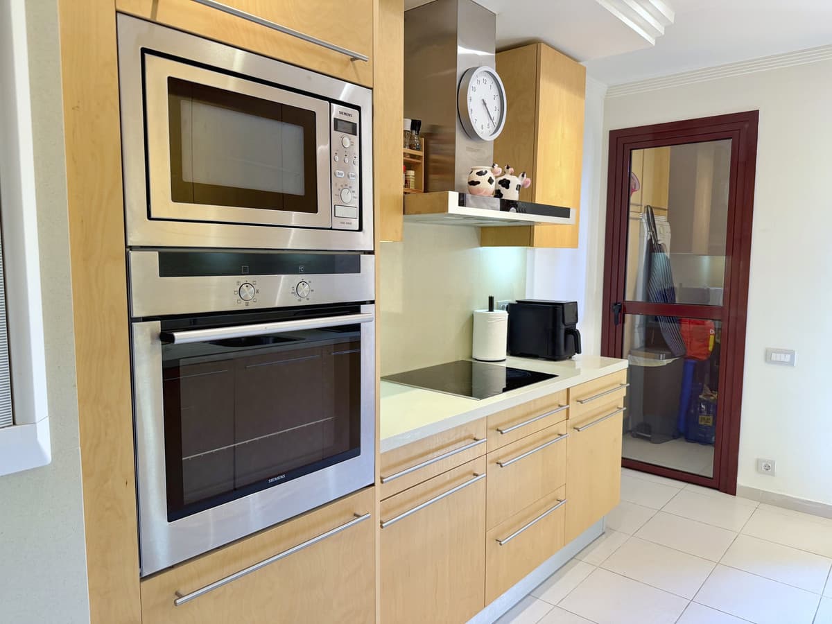 Middle Floor Apartment in Estepona — photo 8 of 10