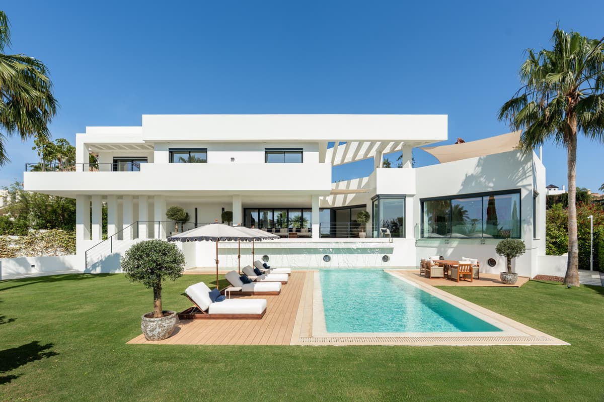 Detached Villa in Los Flamingos — photo 1 of 10
