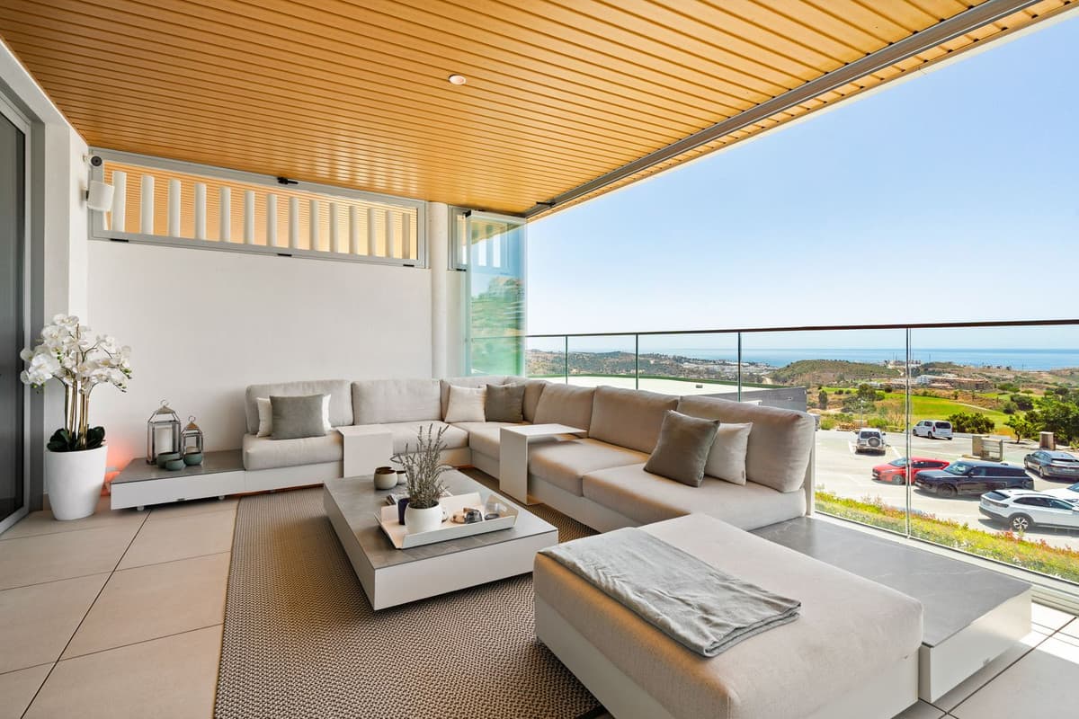 Middle Floor Apartment in Calanova Golf — photo 1 of 10