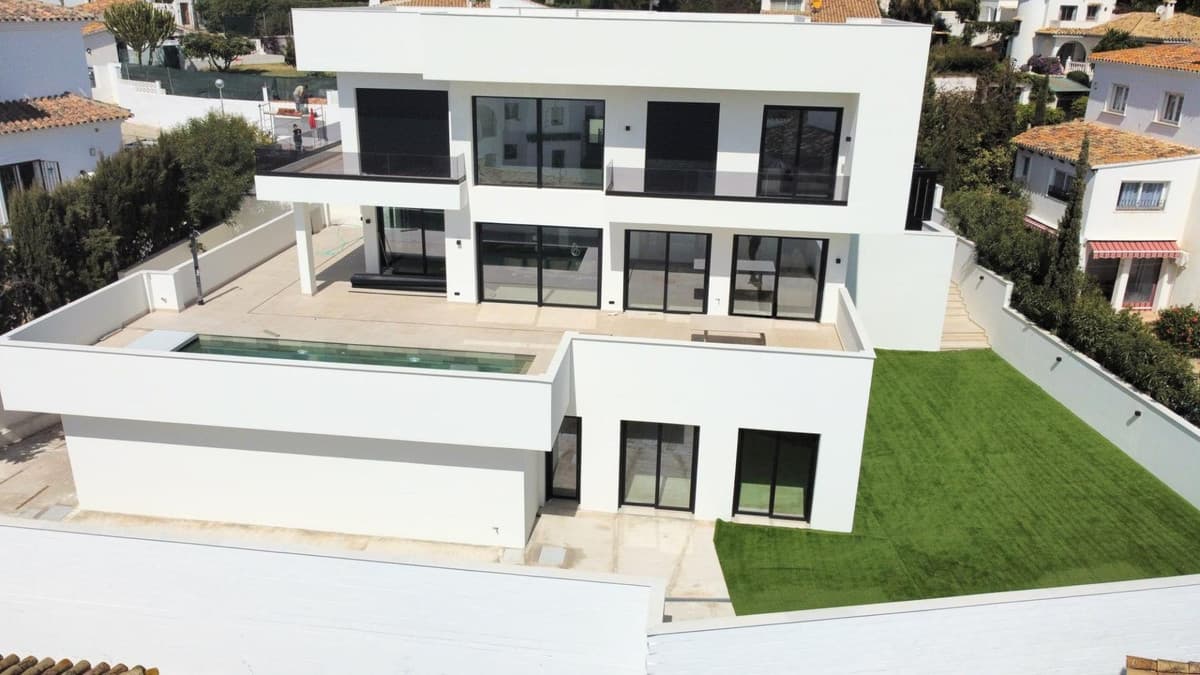 Detached Villa in Riviera del Sol — photo 2 of 10