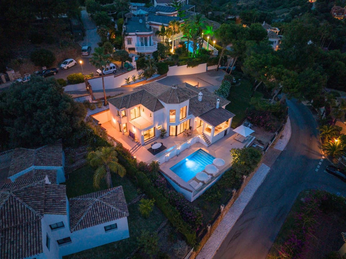 Detached Villa in Hacienda Las Chapas — photo 3 of 10
