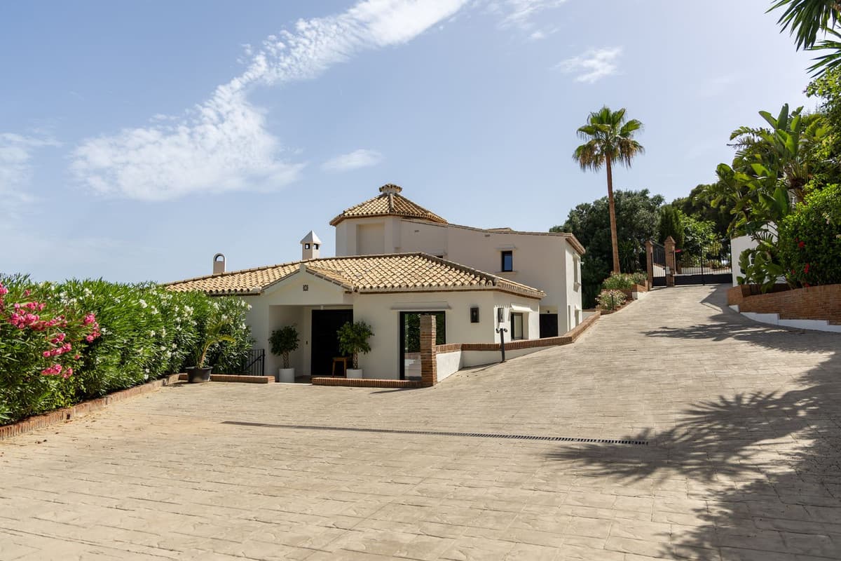 Detached Villa in Hacienda Las Chapas — photo 5 of 10