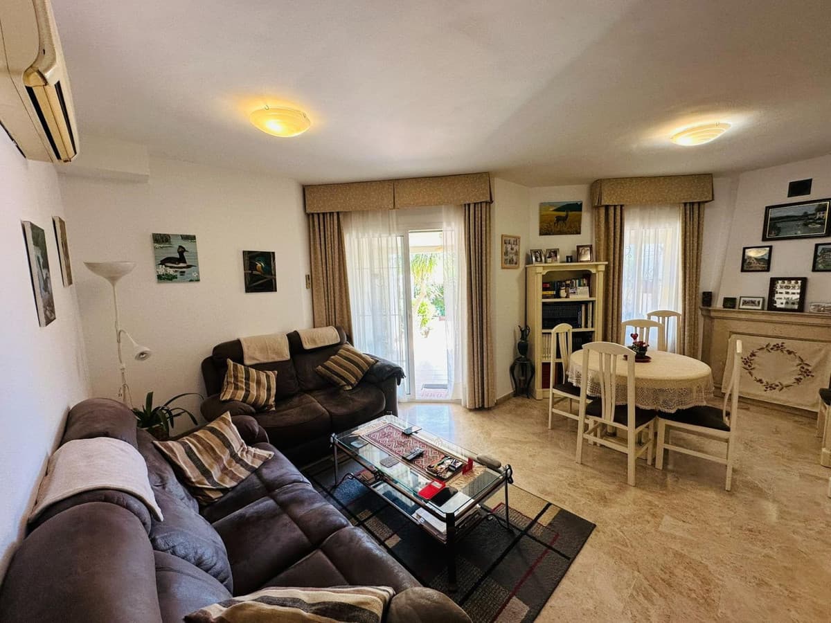 Townhouse in Sierrezuela — photo 2 of 10