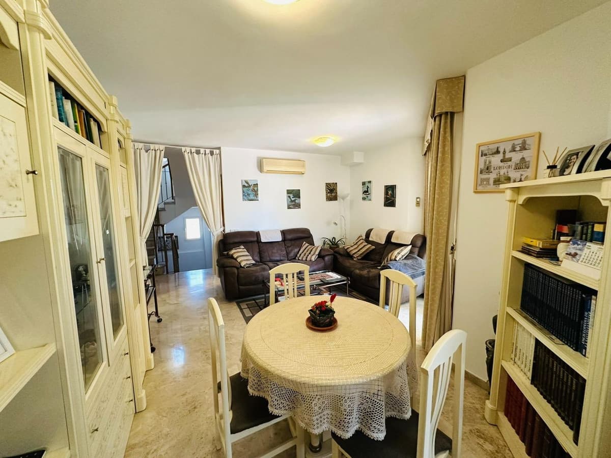 Townhouse in Sierrezuela — photo 4 of 10