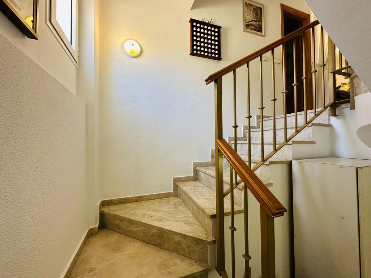 Townhouse in Sierrezuela — photo 8 of 10