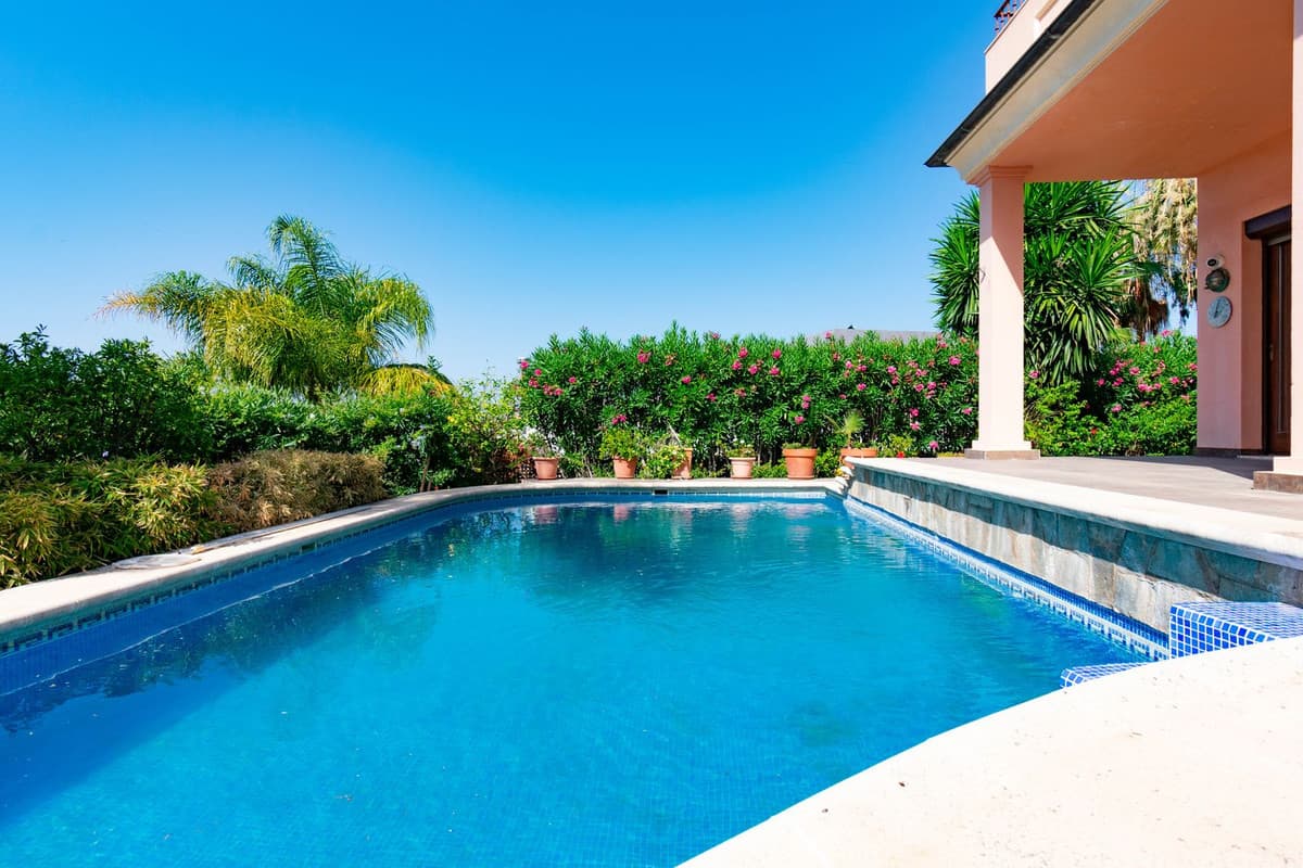 Detached Villa in Estepona — photo 2 of 10