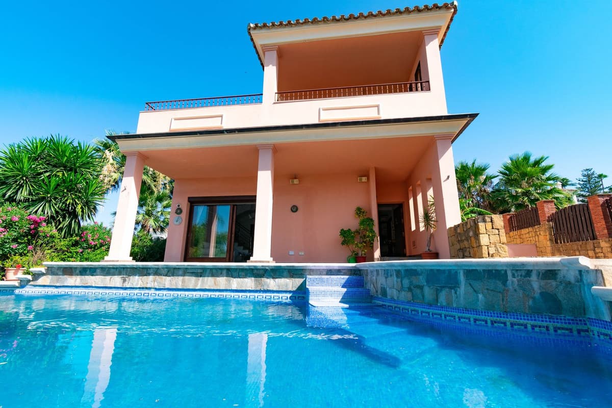 Detached Villa in Estepona — photo 4 of 10