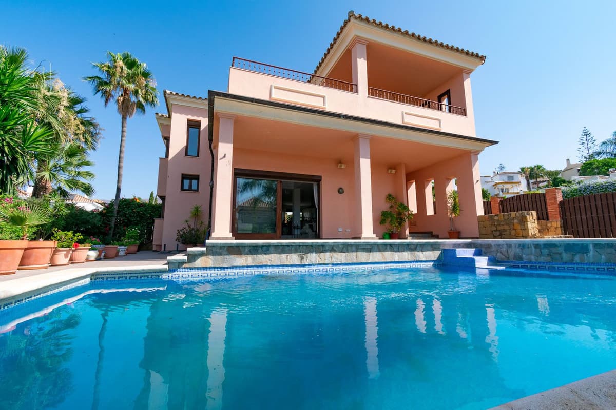 Detached Villa in Estepona — photo 5 of 10